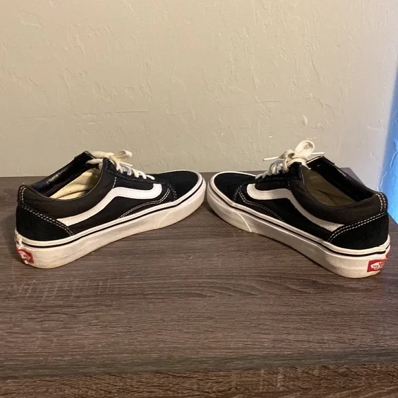 Women’s Vans Old Skool Shoes - Picture 4 of 6